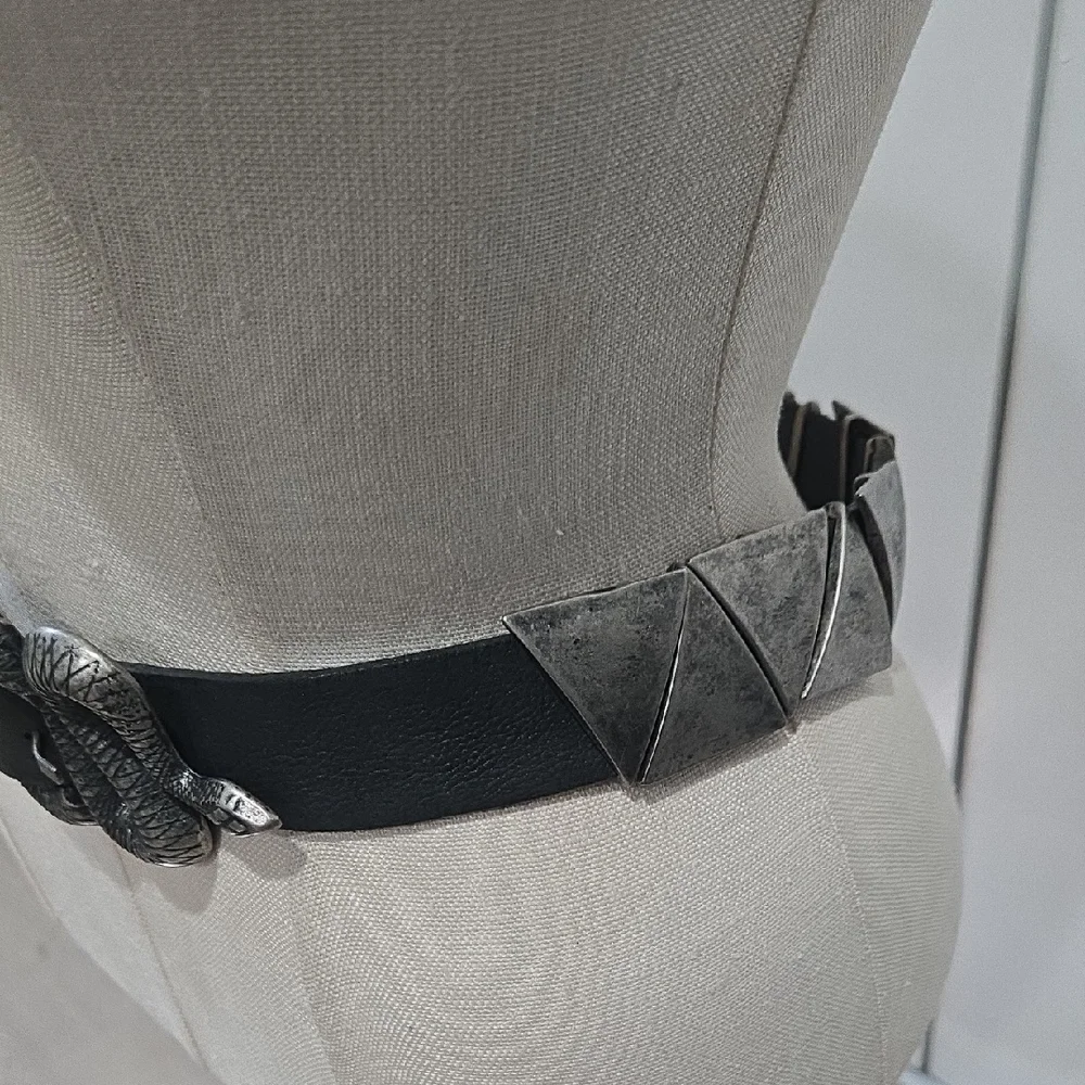 Le Lis Black and Silver Classic Leather Belt